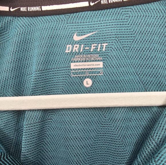 Nike lightweight pullover Size L - Picture 3 of 3